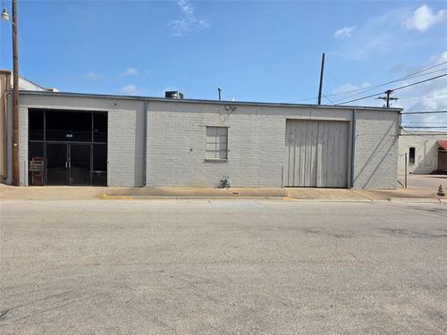 313 E James St, Cleburne, TX, 76031-5615 | Card Image