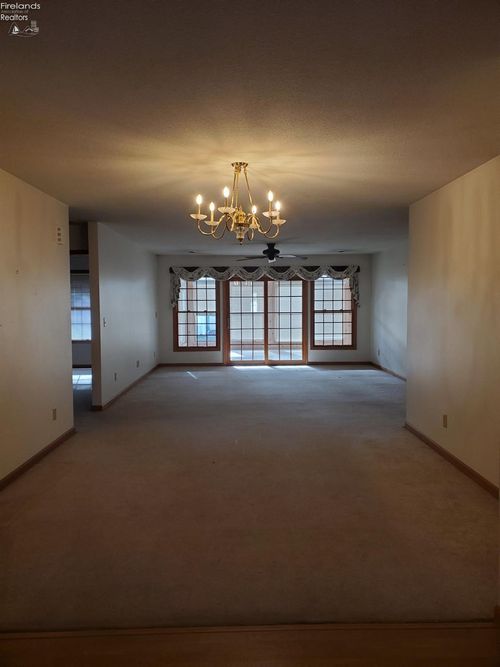 16 Saint Francis Ave, Tiffin, OH, 44883-3454 | Card Image