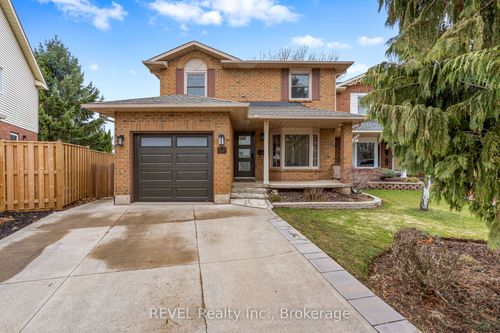 57 Tomahawk Dr, Grimsby, ON, L3M5G5 | Card Image
