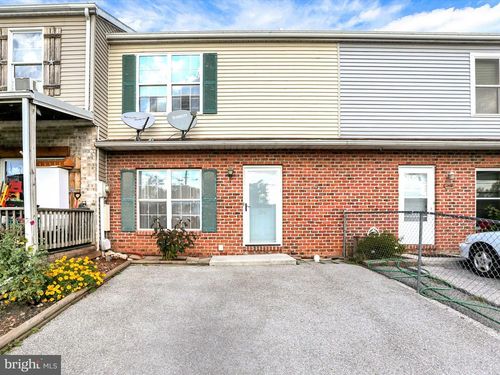 206 S Water St, New Oxford, PA, 17350-9426 | Card Image