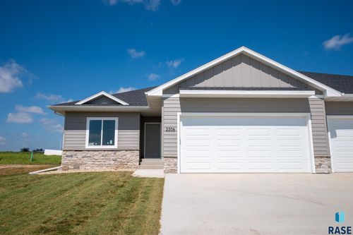 2206 E Christensen St, Brandon, SD, 57005-6720 | Card Image