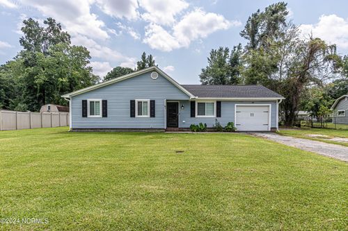 111 Cedar Creek Dr, Jacksonville, NC, 28540-4048 | Card Image