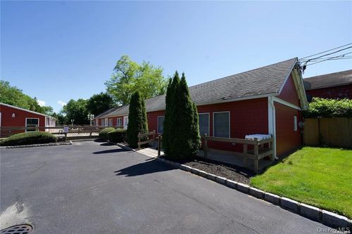 3225 Sound Ave, Riverhead, NY, 11901-1102 | Card Image