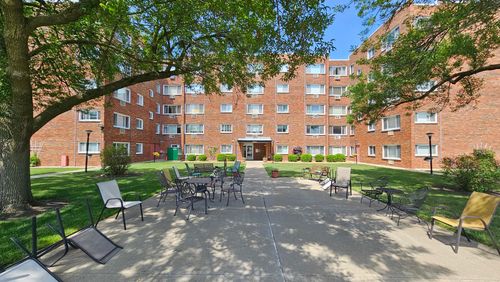 unit-107-222 Madison St, Joliet, IL, 60435-8220 | Card Image