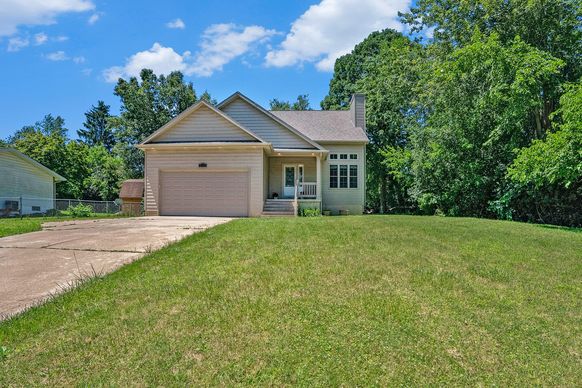 Tricia Dr, Jackson, MI 49201