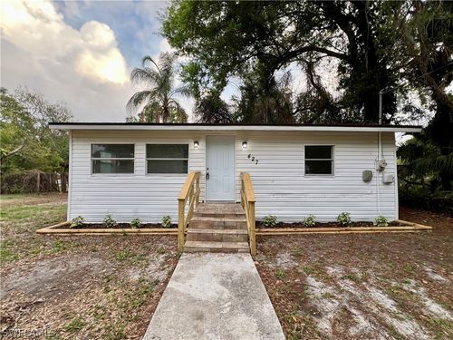 427 Capitol St, NORTH FORT MYERS, FL, 33903-2812 | Card Image