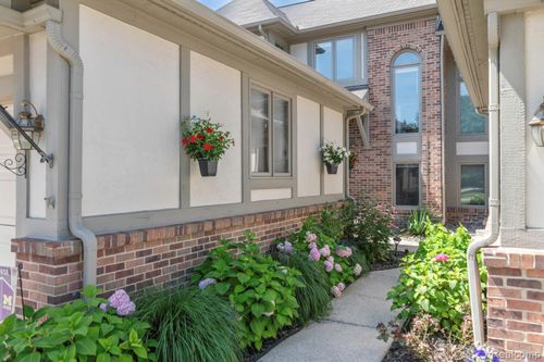 119-42210 Saratoga Cir, Canton, MI, 48187-3596 | Card Image