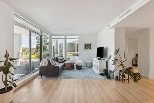 404-1500 Fern St, North Vancouver, BC, V7J0E6 | Card Image