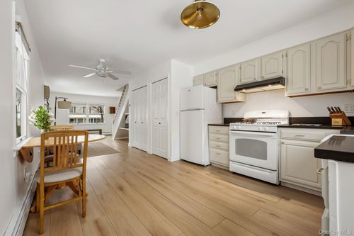 right-side-19 Windy Knls, Greenwich, CT, 06831-5116 | Card Image