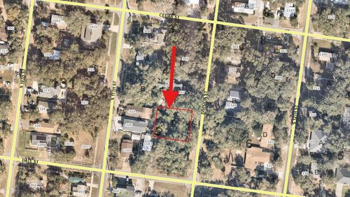 323 Division St, Fernandina Beach, FL, 32034-3440 | Card Image