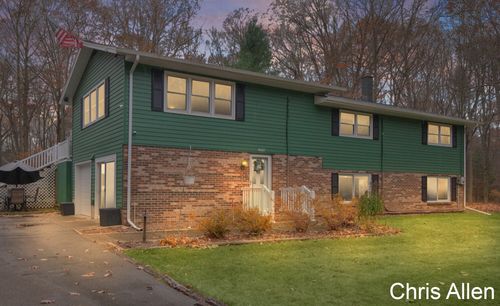 9047 Algoma Ave, Rockford, MI, 49341-9084 | Card Image