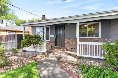 2011 Mangrum Avenue, Sacramento, CA, 95822 | Card Image