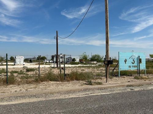 725 E 48th Ln, Fort Stockton, TX, 79735-9533 | Card Image