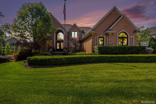 4943 Parkgate Dr, Commerce Township, MI, 48382-1496 | Card Image
