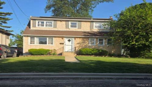 1425 Tadmor St, Merrick, NY, 11566-1027 | Card Image