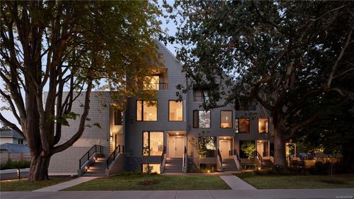 3-909 Redfern St, Victoria, BC, V8S0A4 | Card Image