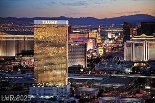 4703-2000 N Fashion Show Dr, Las Vegas, NV, 89109-1936 | Card Image