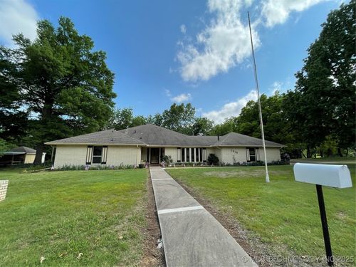 1414 Bell Creek Dr, Cushing, OK, 74023-5202 | Card Image