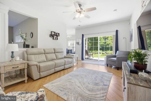 6101-6000 Village Way, Marcus Hook, PA, 19061-6845 | Card Image