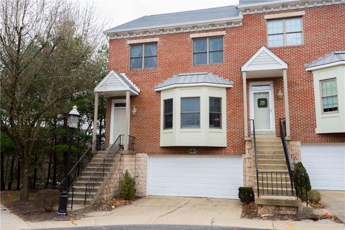 680 Highpointe Dr, Pittsburgh, PA, 15220-1853 | Card Image