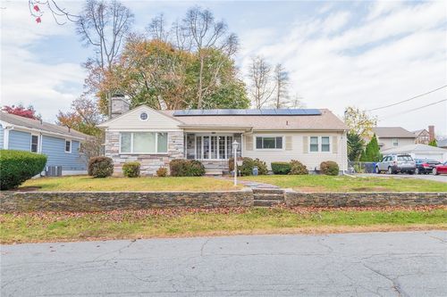 9 Farnum Ave, North Providence, RI, 02911-3309 | Card Image