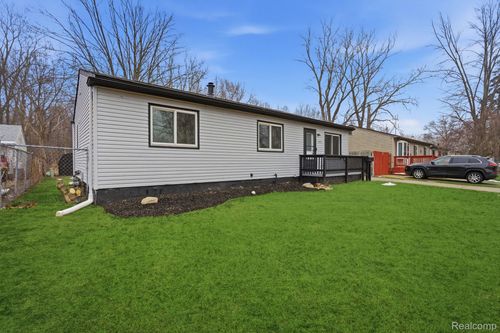 15527 Meadow St, Romulus, MI, 48174-2924 | Card Image