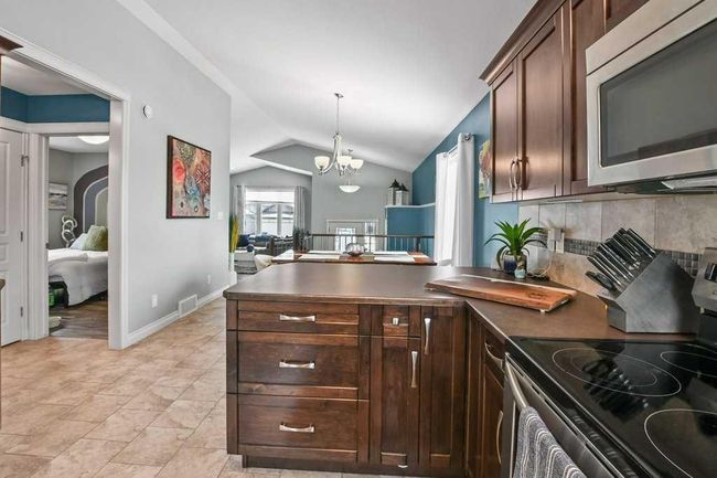 196 Cedar Square, House other with 3 bedrooms, 2 bathrooms and 4 parking in Blackfalds AB | Image 12