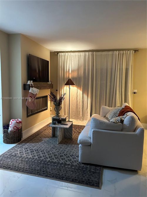 10750 Sw 43rd Ln, Miami, FL, 33165-4857 | Card Image