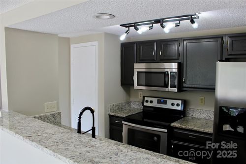 apt-e-1604 Arlyn Cir, Charlotte, NC, 28213-3683 | Card Image
