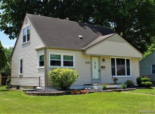 32469 Rosslyn Ave, Garden City, MI, 48135-1282 | Card Image