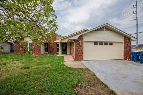 1813 Crouch St, Bentonville, AR, 72712-6819 | Card Image