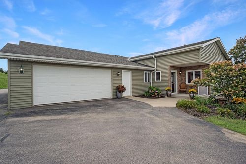 215 Watertower Circle, Iron Ridge, WI, 53035 | Card Image