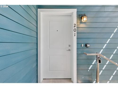 201-7545 N Olin Ave, Portland, OR, 97203-4657 | Card Image