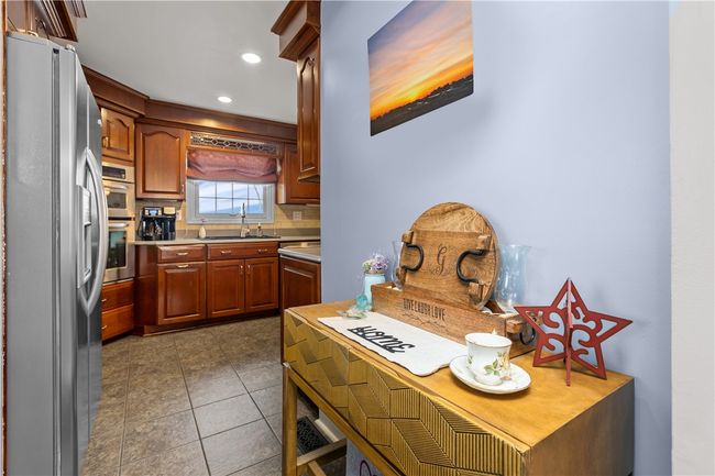 Entrance to kitchen from dining room | Image 13