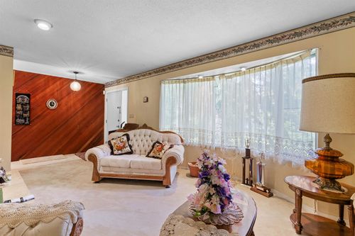 11668 272 St, Maple Ridge, BC, V2W1N1 | Card Image