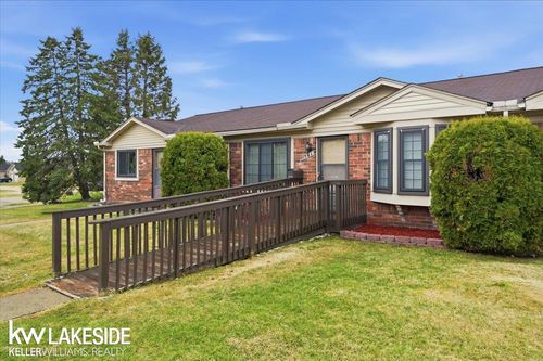 11563 Beaconsfield Rd, Washington Twp, MI, 48094-3006 | Card Image