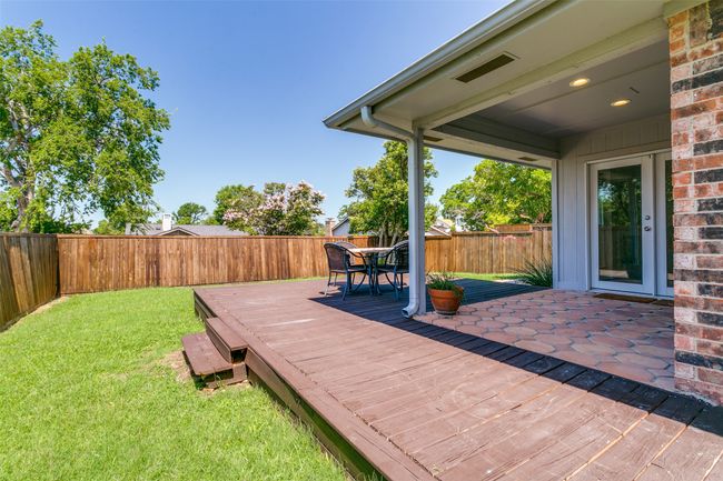 Covered patio and deck area. | Image 25