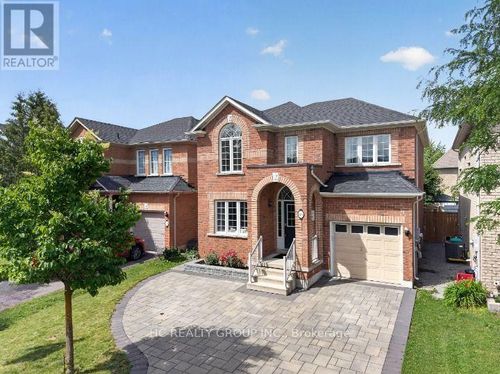 86 Beare Trail, Newmarket, ON, L3X3B3 | Card Image