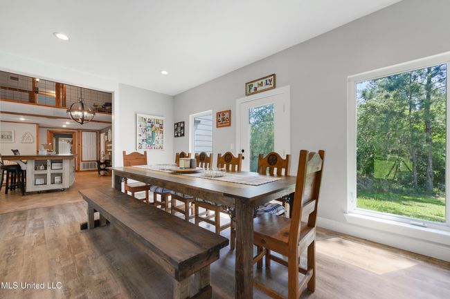 BUSBY DININGROOM 1 | Image 12