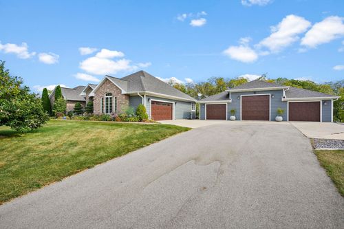 1679 Marian Ct, Mineral Point, WI, 53565-8308 | Card Image