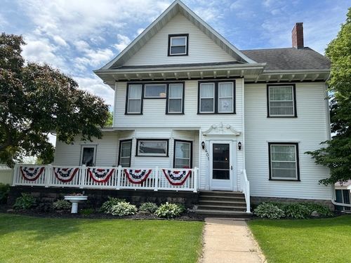 401 Market St, Delmar, IA, 52037-9353 | Card Image