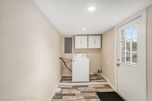 54 Division St, Oxford, MI, 48371-4937 | Card Image