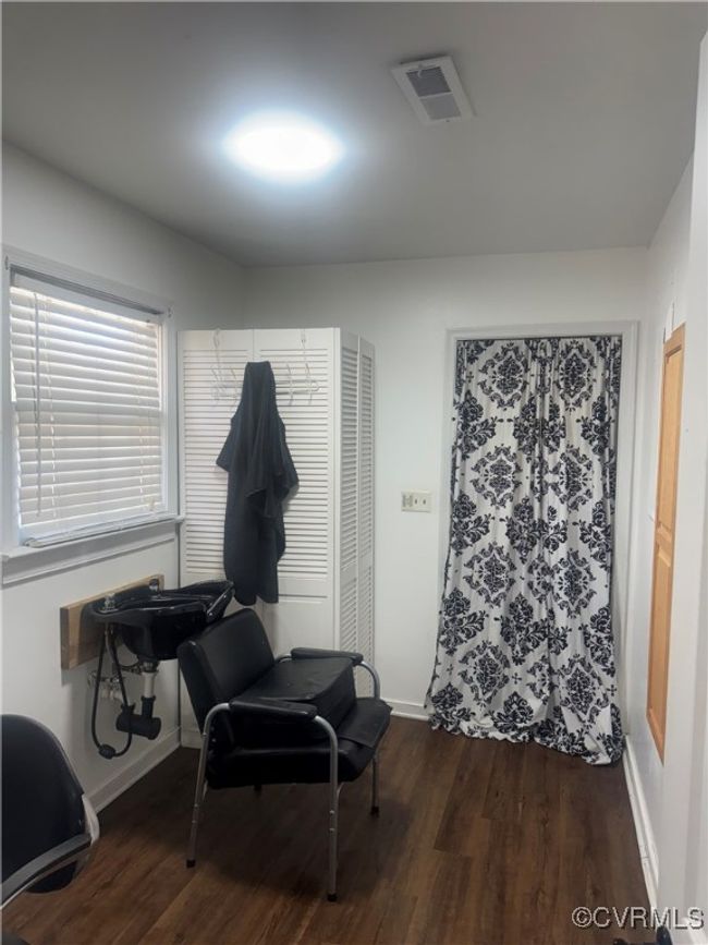 Extra Nice Salon! | Image 17