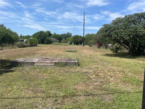 507 Franklin, Gregory, TX, 78359-2011 | Card Image