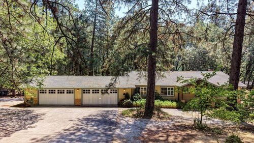 16067 Langley Pl, Grass Valley, CA, 95949-6826 | Card Image