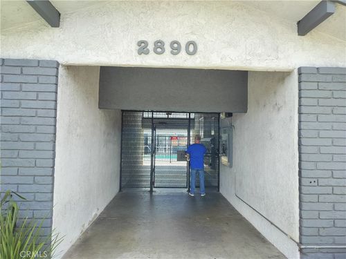 22-2890 E Artesia Blvd, Long Beach, CA, 90805-2790 | Card Image