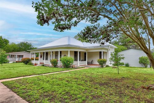 403 E 7th St, Flatonia, TX, 78941-2544 | Card Image