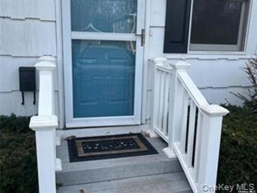31 Locust Dr, Nesconset, NY, 11767-2704 | Card Image