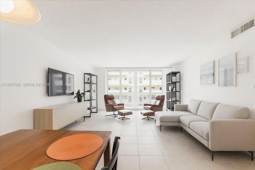 207-3140 S Ocean Dr, Hallandale Beach, FL, 33009-7236 | Card Image