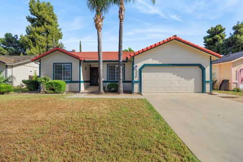 1936 E Roosevelt Ct, Visalia, CA, 93292-3967 | Card Image